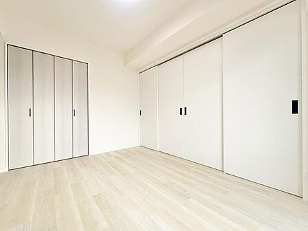 生活感を感じない空間では落ち着く事はできません。絶妙な雰囲気、配色、素材感を意識してコーディネート。