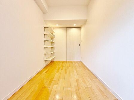 お子様の心と身体を見守る子供部屋として、思春期のプライバシーを重視したり、成長に合わせて机やベットを自由にレイアウトできるようにと、小さな自立心を育むお部屋作りを見越してご覧下さい。