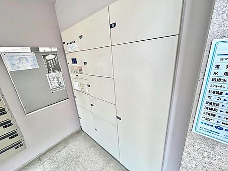 情緒ある色合いを重ね、幾年過ぎても色褪せないカラーデザインは、ここにしかない安心と安らぎの空間を作り上げます。室内へと広がる期待感を持たせる事で、来る人々に「家の楽しみ」を教えてくれるはずです。