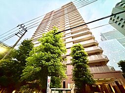 穏やかな風と陽光を導き、プライバシーに配慮された設計プランを採用し、居住性を一段と心地よいものにしています。周辺環境とのコラボレーションにより明るく開放的な空間を演出しております。