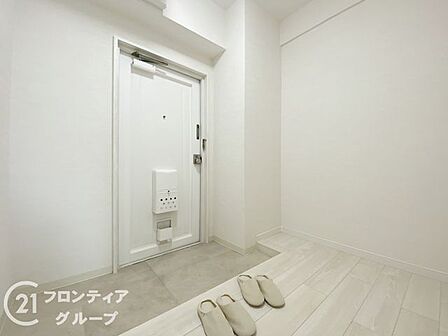 広々とした玄関で、家族全員が快適に出入りできる空間です
