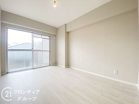 広々としたリビングで、明るい日が差し込みます！