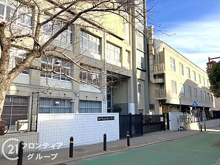 神戸市立成徳小学校 徒歩6分。 420m