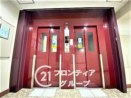 エレベータ2基あります