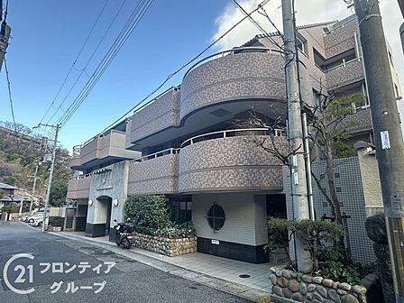 三路線利用可能で、通勤通学に大変便利な立地のマンションです。