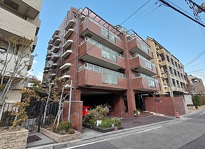 外観:シンプルながらも存在感のあるマンション外観は、住む人を魅了し、日常に特別な時間をもたらします。都会的なデザインが魅力で、住む人に誇りを与える空間です 外観:シンプルながらも存在感のあるマンション外観は、住む人を魅了し、日常に特別な時間をもたらします。都会的なデザインが魅力で、住む人に誇りを与える空間です