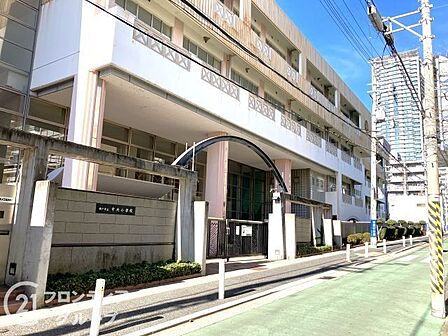 神戸市立中央小学校 徒歩21分。 1640m