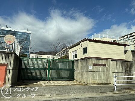 神戸市立本山南小学校 徒歩7分。 470m