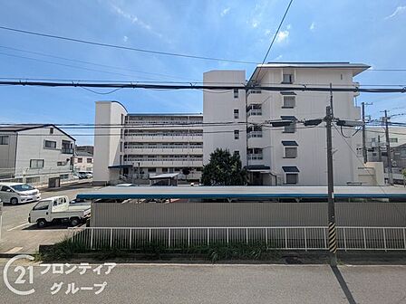 「賃貸のままでいいのか、買うべきか」その判断に必要な情報を、スタッフがわかりやすく整理してお伝えします。お気軽にご相談ください