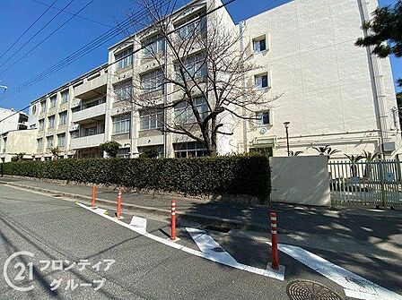 神戸市立御影中学校 徒歩8分。 610m