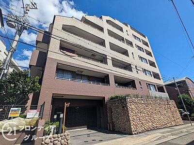 外観:伝統と現代が融合したマンション外観は、魅力的なデザインを実現し、住む人に特別なひとときを提供します。歴史ある街並みに調和したデザインが魅力です 外観:伝統と現代が融合したマンション外観は、魅力的なデザインを実現し、住む人に特別なひとときを提供します。歴史ある街並みに調和したデザインが魅力です