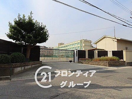 神戸市立西代中学校 徒歩16分。 1270m