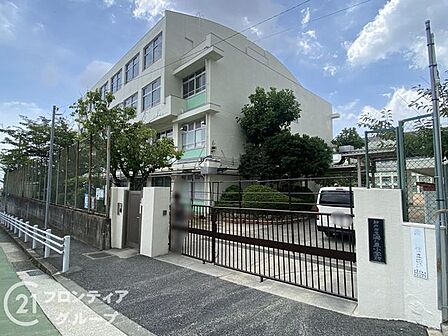 神戸市立渦が森小学校 徒歩23分。 1800m