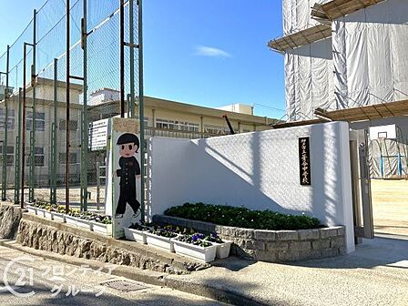 神戸市立葺合中学校 徒歩7分。 520m