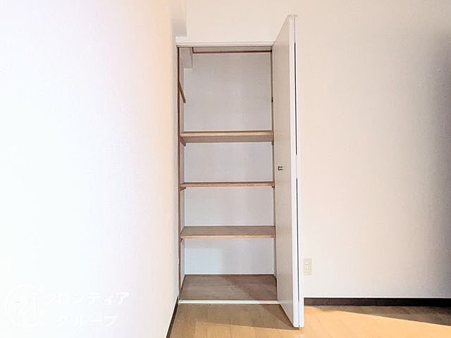 収納 ロイヤルヒル神戸諏訪山　中古マンション 2階/-