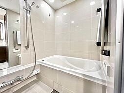 都会の喧騒を忘れ、ゆったり寛ぐ至福のバスタイム。