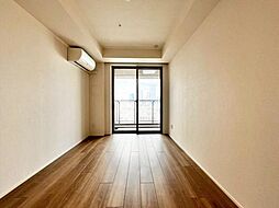 都会の景色と光を享受。心休まる、多目的なプライベート空間。