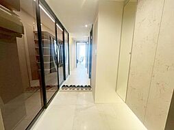 嬉しい姿見付きの玄関