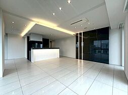 28帖で開放感のある憧れのアイランドキッチン付リビングルーム