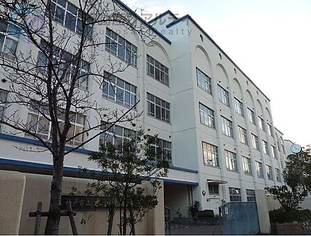 神戸市立本山中学校 徒歩16分。 1270m