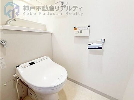 温水洗浄便座付きトイレです