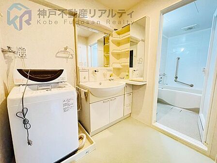 ◆収納スペースは、リネン類や洗剤等の置場にも便利です♪