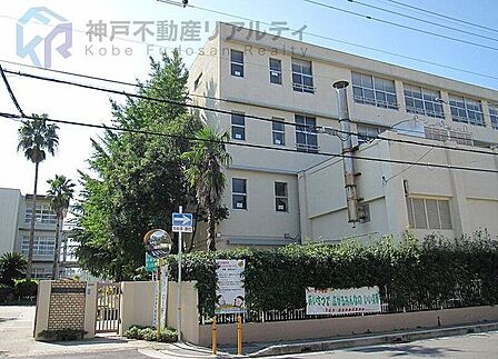 西宮市立段上小学校 徒歩9分。 680m