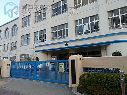 神戸市立本山第二小学校 徒歩3分。 190m