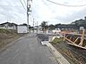 外観：前面道路含む現地写真