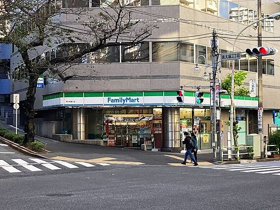 ファミリーマー...