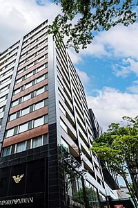 外観:百万石通り沿い、1階にはハイブランドが入っている洗練された建物です。 外観:百万石通り沿い、1階にはハイブランドが入っている洗練された建物です。