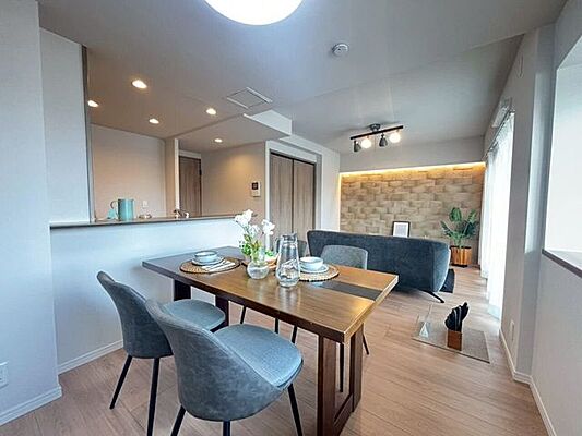 リビング/ダイニング サーパス草薙運動場前 4階/-