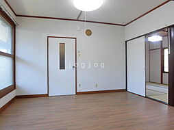 西岡ハイツＢ 10 2階2LDKのリビング/ダイニング