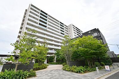 外観：舎人ライナー「扇大橋」徒歩6分の立地。小学校も近くお子様の通学も安心です。