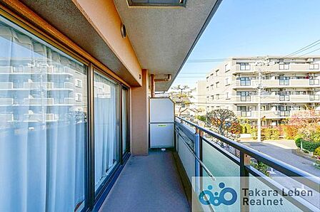 爽やかな風が吹き、採光にも恵まれてますので思わずお部屋の外へ出たくなる、そんなバルコニーです。心地良さに包まれ、日々の暮らしをより鮮やかに彩ります。