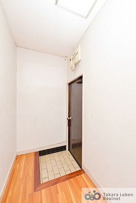 落ち着いた雰囲気の玄関は大切なお客様を迎えるのに最適です。