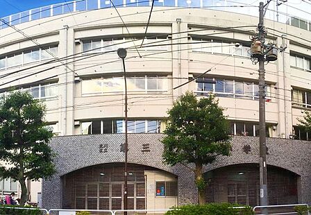 荒川区立第三日暮里小学校 徒歩5分。 360m