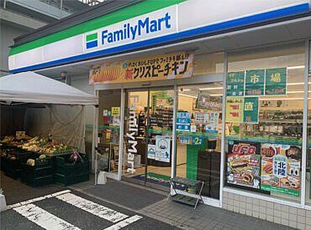 ファミリーマート赤羽西六丁目店 徒歩4分。 290m