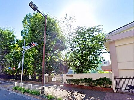 豊島区立池袋小学校 徒歩6分。 480m