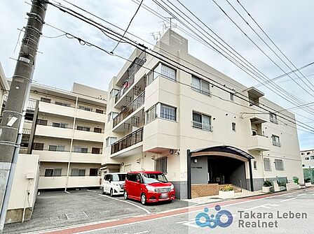東京メトロ千代田線「北綾瀬」駅徒歩9分、教育施設や商業施設が徒歩圏内に揃う利便性良好な立地。