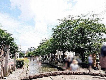 曳舟川親水公園 徒歩9分。 690m