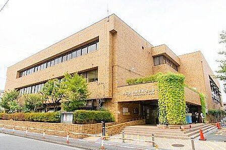 足立区立やよい図書館 徒歩19分。 1470m