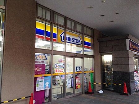 ミニストップ西池袋5丁目店 徒歩0分。 1m