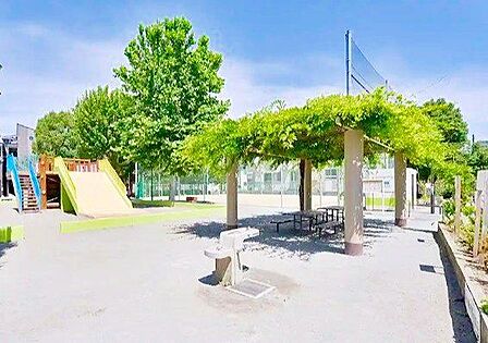 梅田公園 徒歩13分。 1020m