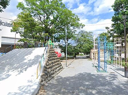 赤羽公園 徒歩8分。 620m