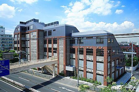 医療法人社団成仁病院 徒歩9分。 710m