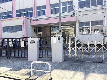 足立区立中島根小学校 徒歩4分。 340m