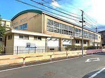 足立区立東伊興小学校 徒歩9分。 660m