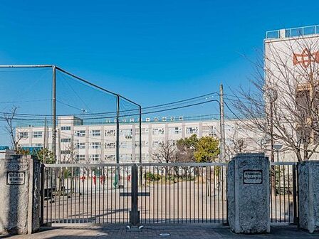 足立区立第十四中学校 徒歩12分。 900m