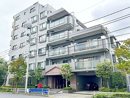 日暮里舎人ライナー「西新井大師西」駅徒歩14分の新耐震基準マンション。オートロック・宅配ボックス完備で管理体制良好です。